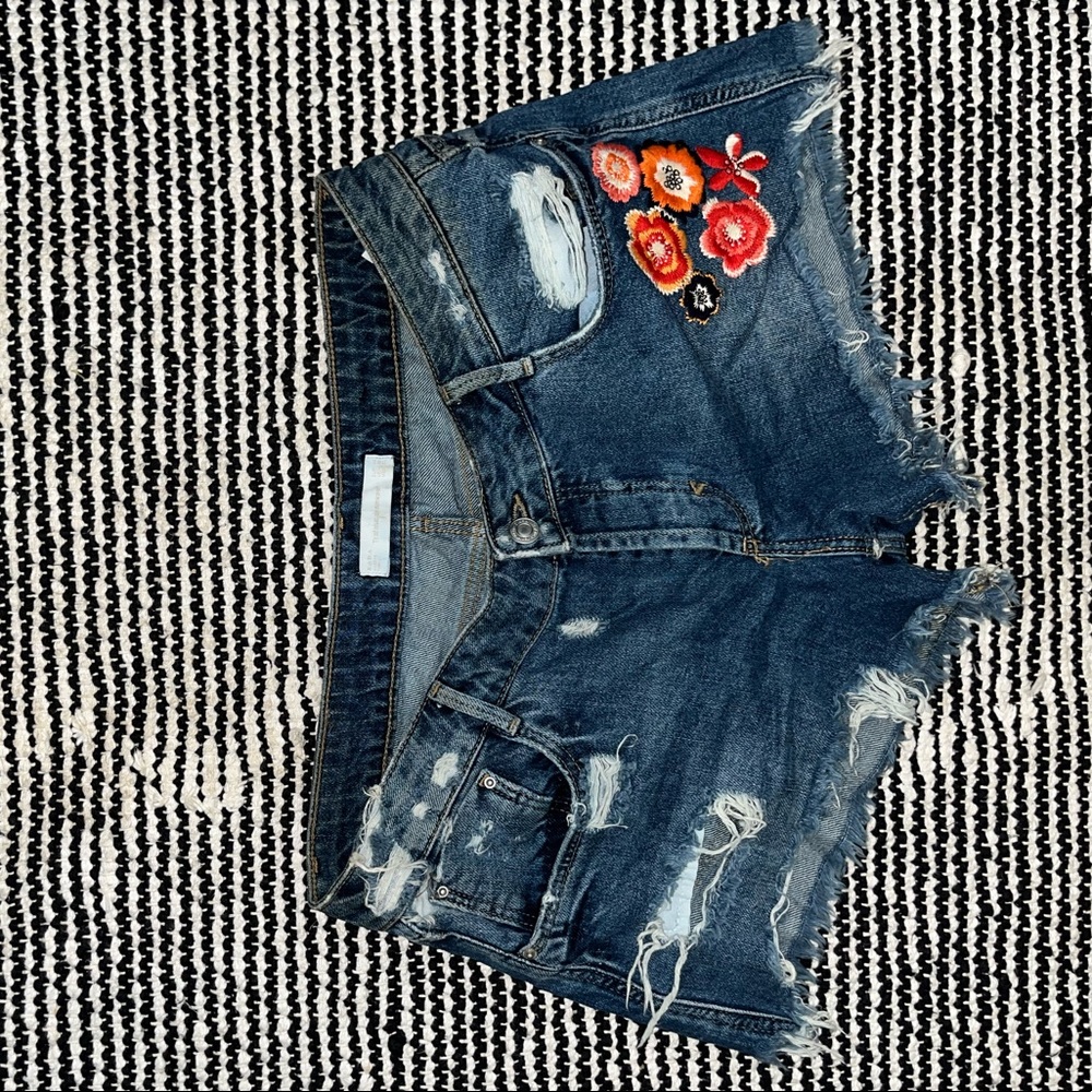 Denim medium wash shorts w/ embroidery & rips Zara